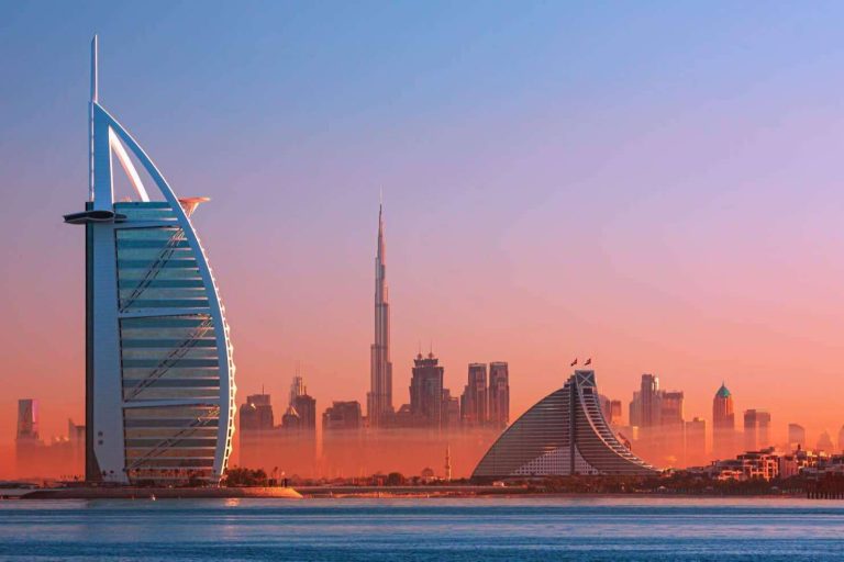 Algunos de los proyectos inmobiliarios más espectaculares del mundo están en Dubai, ¿por qué no invertir en uno de ellos?
