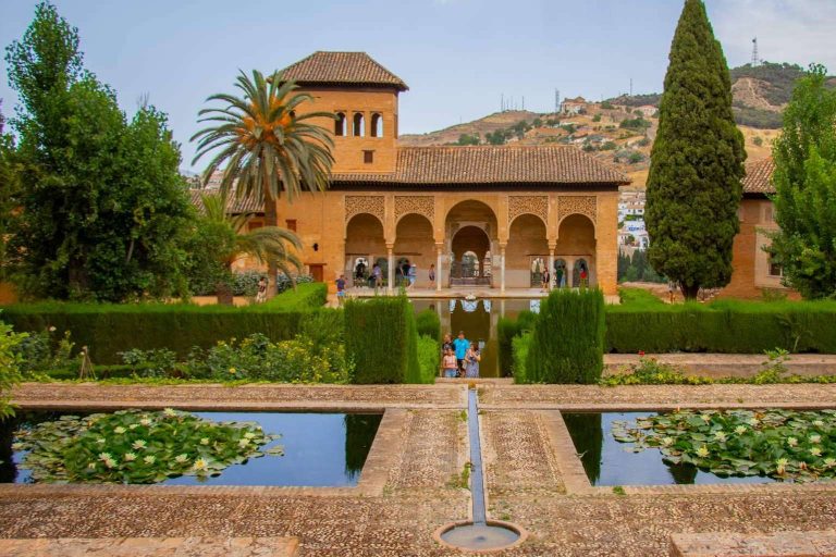 Hacer turismo y visitar la Alhambra con Arantxa Serrano