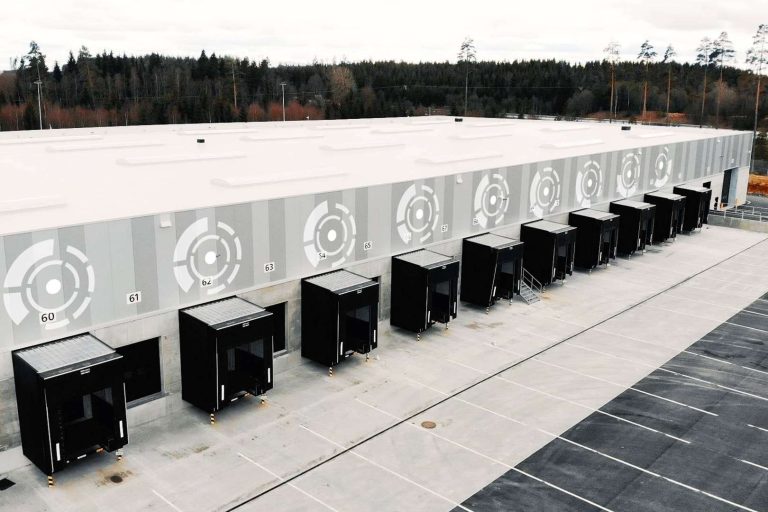 Una nueva solución digital convierte los datos de las puertas industriales ASSA ABLOY en eficiencia y grandes ahorros de energía