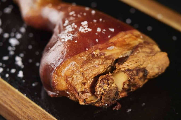 Los consejos de País de Quercus para medir la calidad del cochinillo ibérico