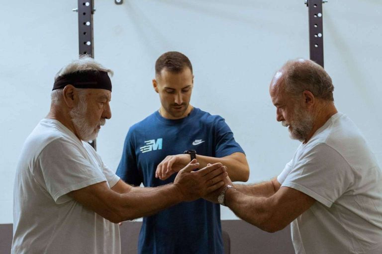 La importancia de entrenar la fuerza en personas mayores de 60 años, con Muévete Conmigo