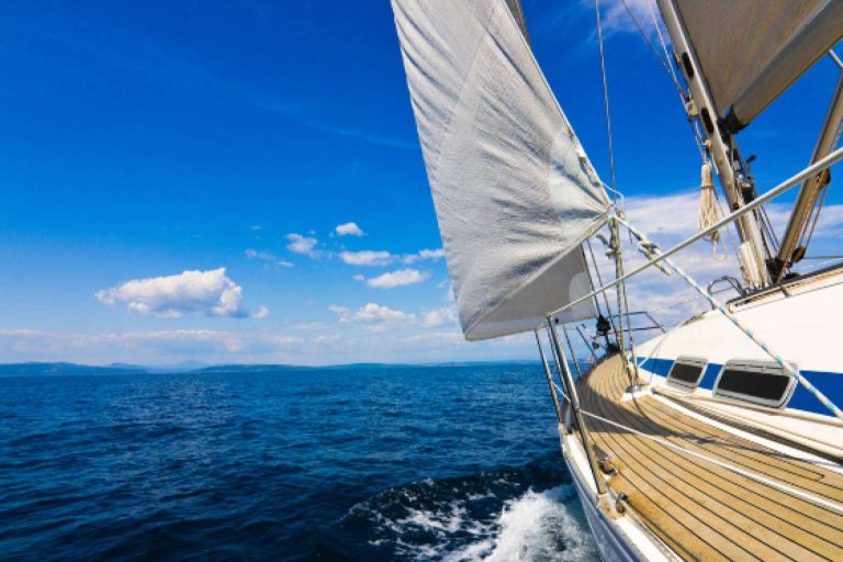 Las diferentes opciones de salidas en velero de Navega y Comparte