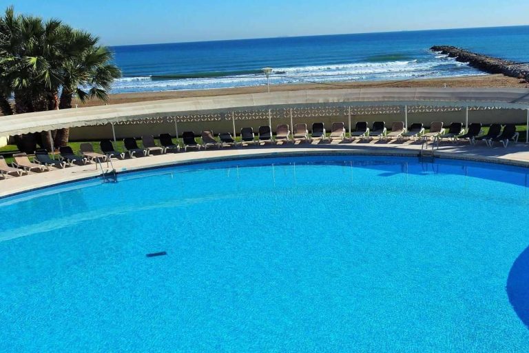 Pasar esta temporada de vacaciones en las playas de Valencia en el alojamiento turístico Valhotel
