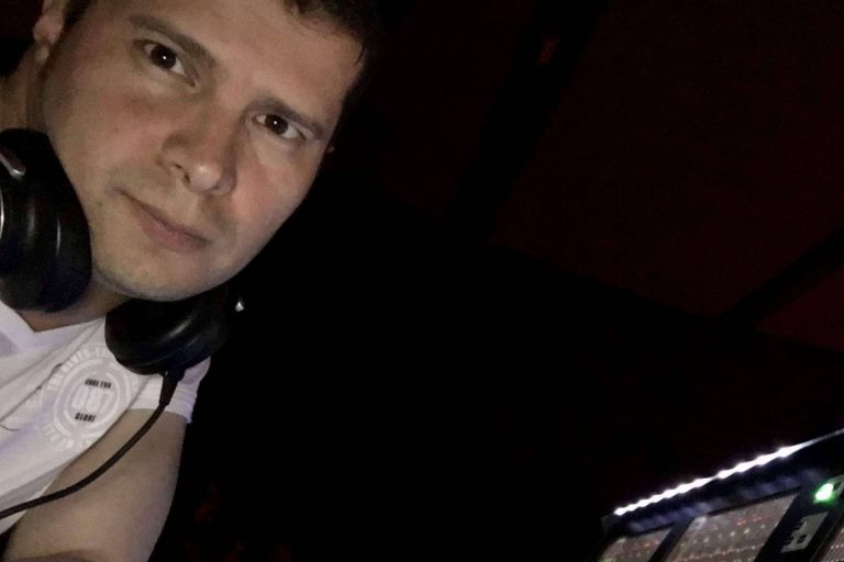 Un ingeniero de sonido colombiano de talla internacional, Antonio Villamizar