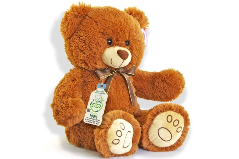 Un planeta más limpio y sostenible con el diseño de peluches ecológicos de Peluches Cel