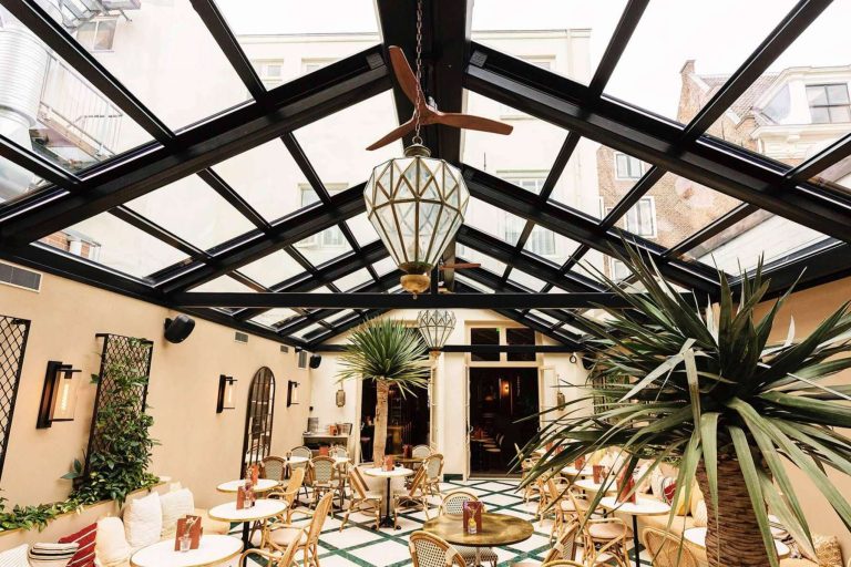 ¿Por qué instalar techos móviles para patios interiores?, por Airclos