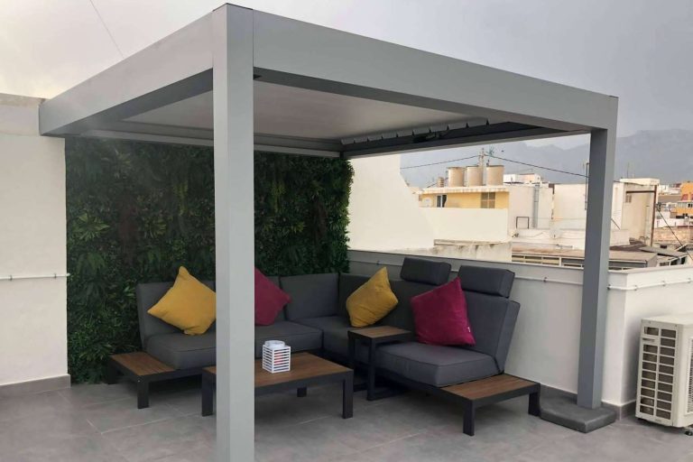 Proteger la terraza de la lluvia, la humedad y el frío para seguir dándole uso, con Pergorain