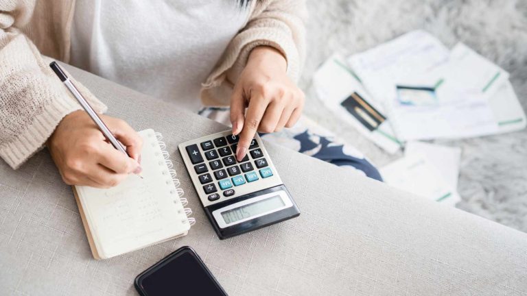 El BCE avisa: habrá más españoles morosos por el alza de tipos y la recesión