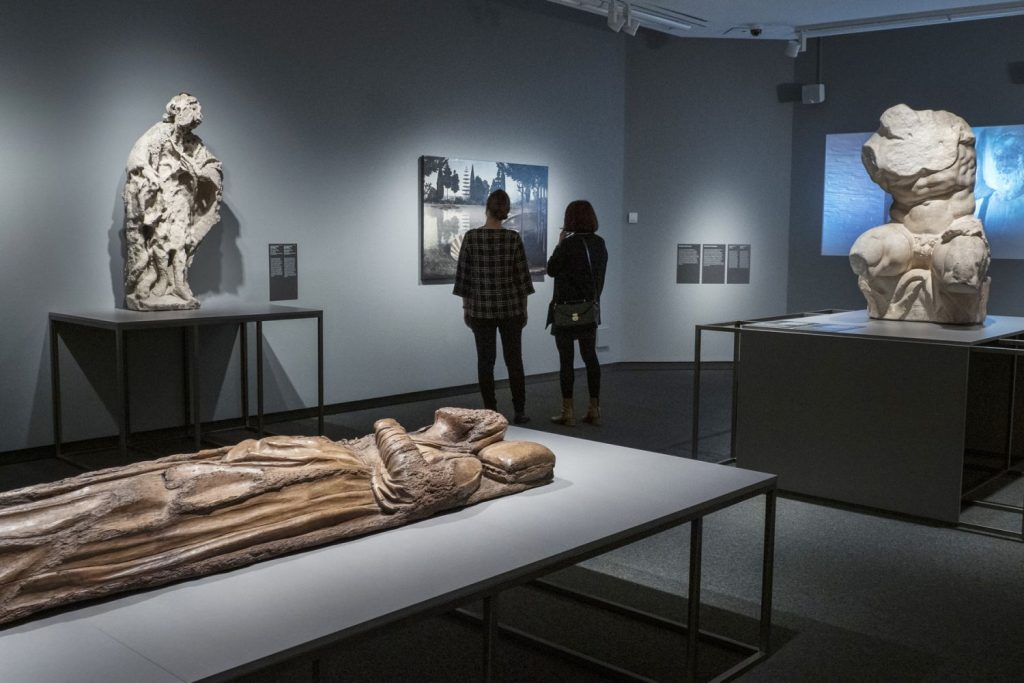 Exposiciones Itinerantes y colecciones de Arte 