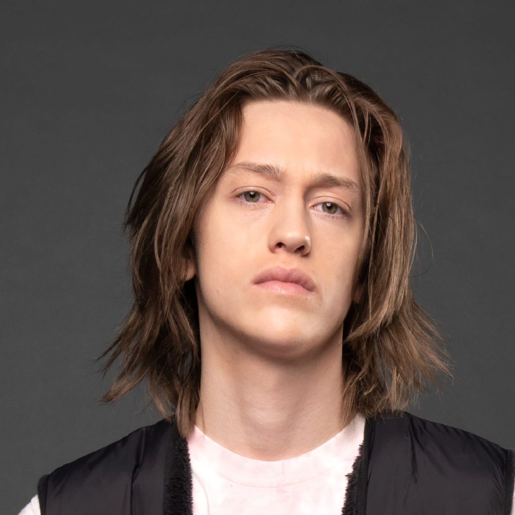 Percy Hynes como Xavier personaje de la serie 