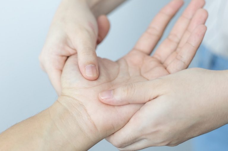 Claves sobre la rizartrosis o artrosis en los dedos: cómo afrontarla