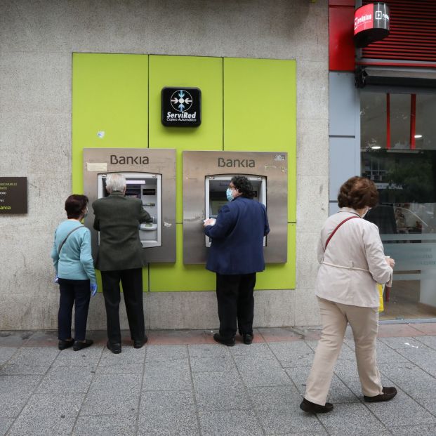 No descuides tu tarjeta en el cajero