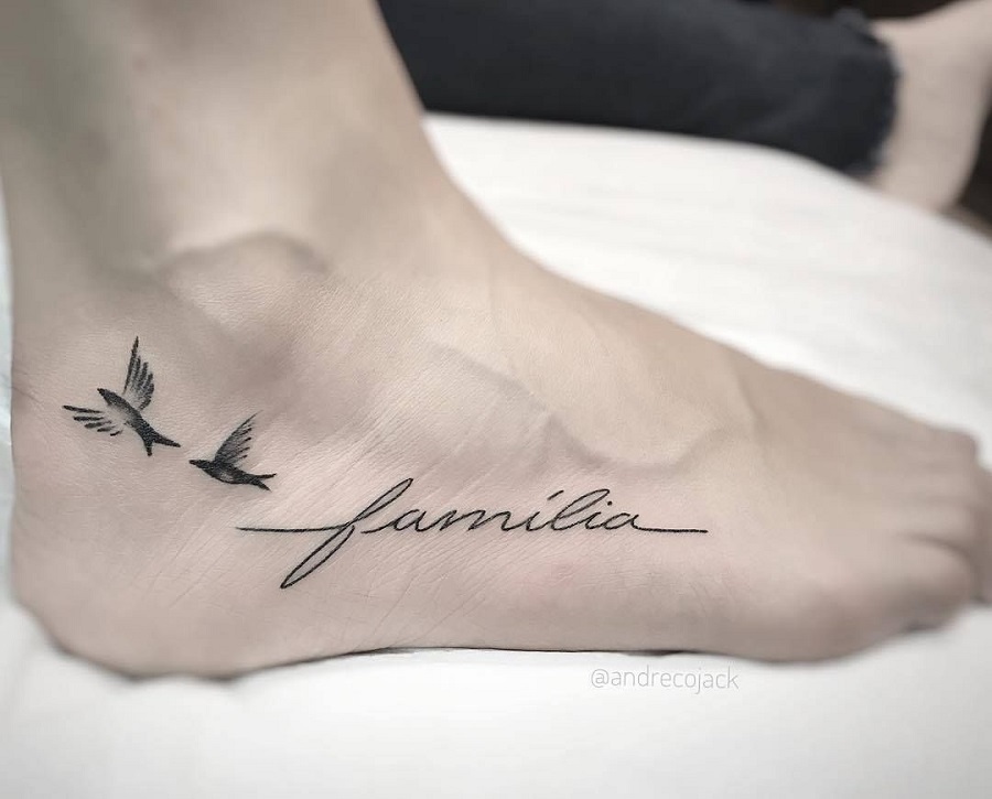 Tatuajes con aves en el tobillo