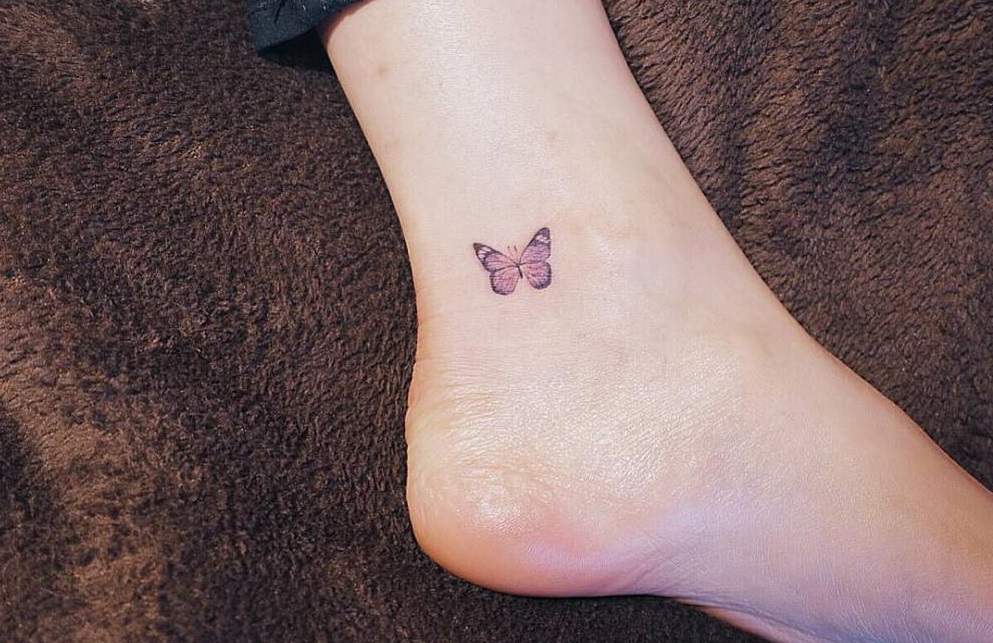 Tatuajes de mariposas en el tobillo