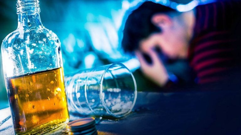 Alcohol: si tienes estos síntomas tienes una adicción