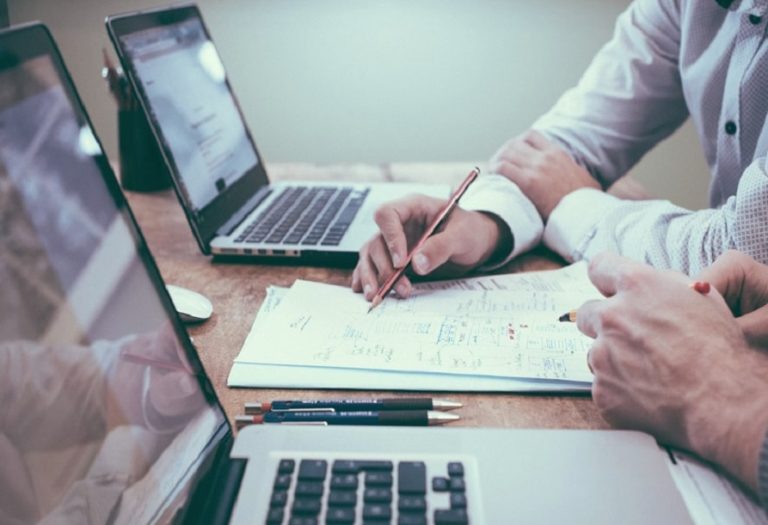 ¿Qué tener en cuenta a la hora de contratar un traductor jurado?