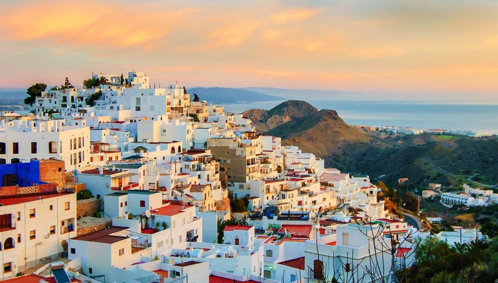 10 mejores pueblos de Andalucía para vivir 8 vista panoramica atardecer en Mojacar 2