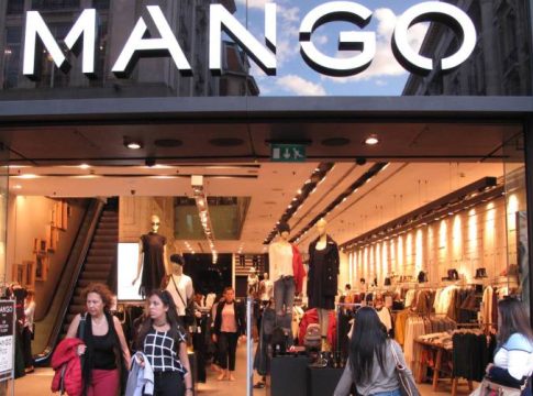 Mango: su elegante abrigo de pana que ya es tendencia Mango: su elegante abrigo de pana que ya es tendencia