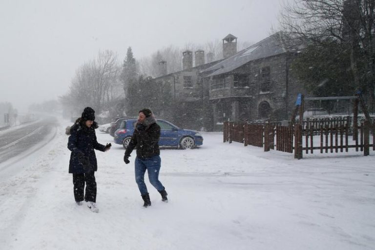 Casi toda España sigue hoy en riesgo por nieve, frío, viento, lluvia, olas y aludes, mientras caen las temperaturas
