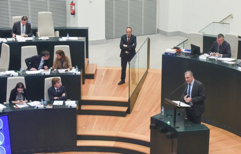 Almeida acusa a Ortega Smith de 