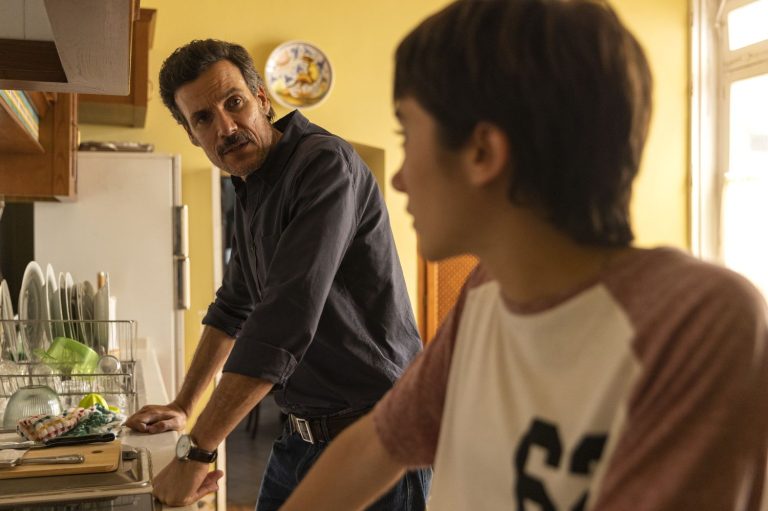 Disney+ lanza el tráiler de 'La Chica Invisible' y emociona a Blue Jeans: 