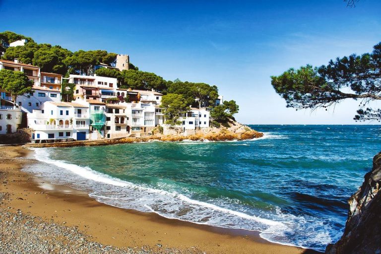 Pueblos de España que disfrutan de playa todo el año