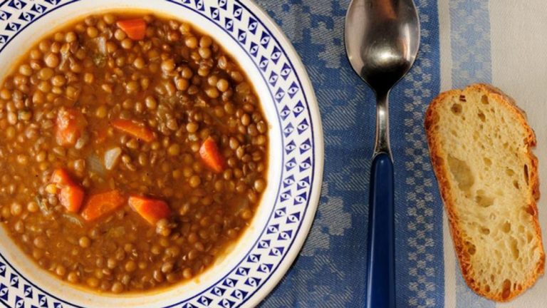 El sofrito para hacer unas lentejas con chorizo de escándalo