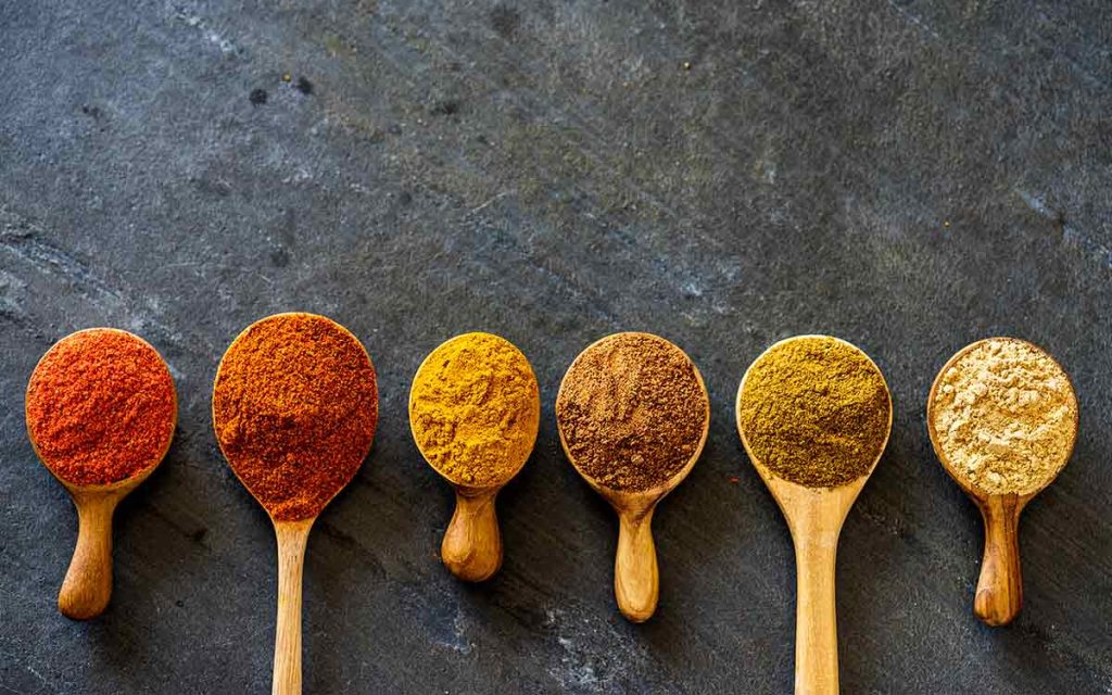 Por qué no debes consumir especias caducadas