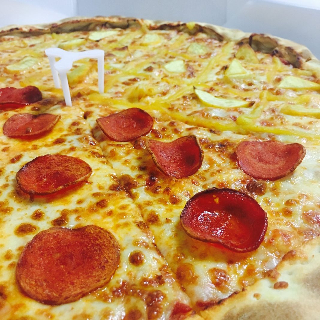 Así puedes preparar una pizza en casa igual que en Domino’s