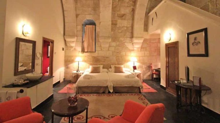 Así son los hoteles más misteriosos de España para pasar una noche