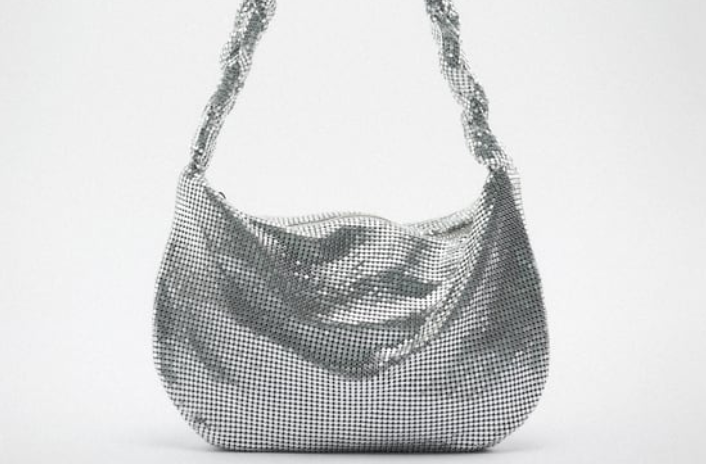 El bolso mini de oferta en Zara que combina con todo este invierno