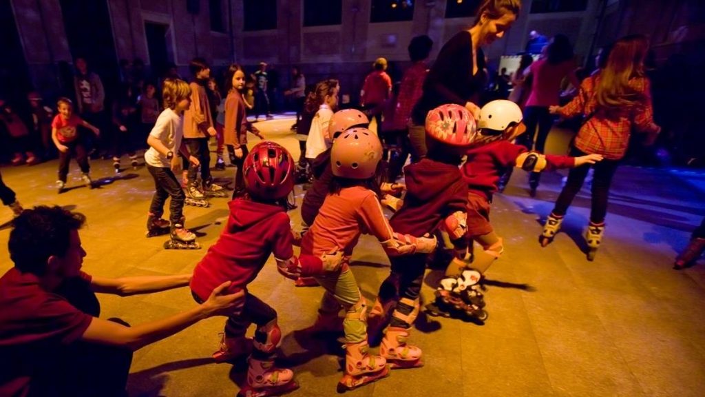 Bailar y patinar es posible en España vuelve la moda de la ‘Roller disco’ 29 La popularidad del Roller disco