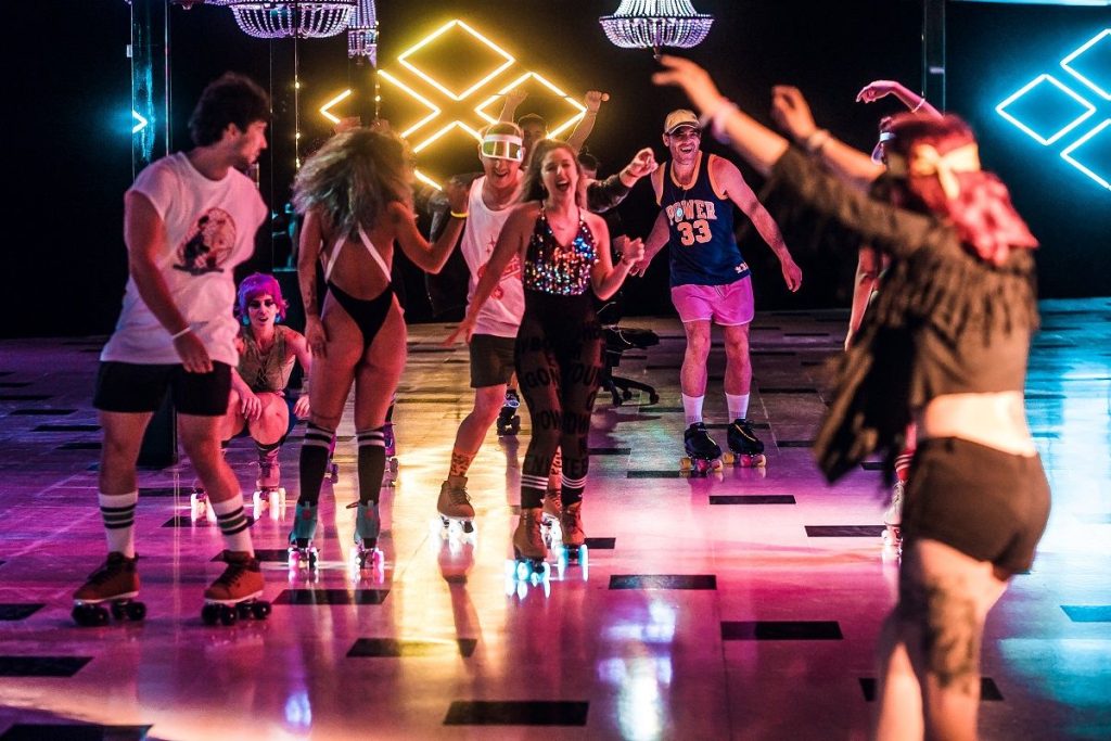 Bailar y patinar es posible en España vuelve la moda de la ‘Roller disco’ 34 El Roller disco ha regresado