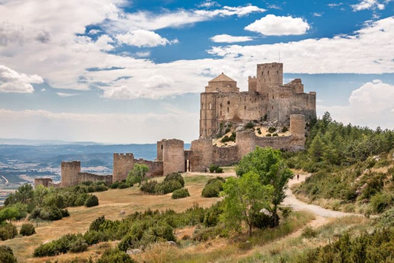 Castillos medievales de España que deberías visitar antes de que desaparezcan