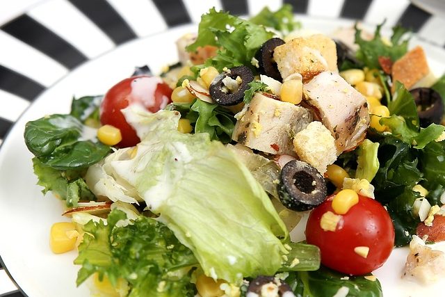 Ensalada de pollo el “toque” de Arguiñano para que quede irresistible