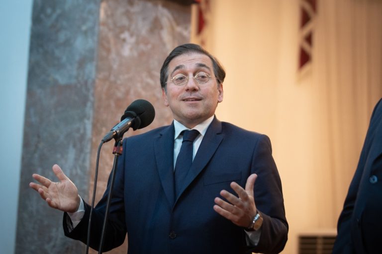 Albares cierra la puerta a los tanques 'Leopard' de Margarita Robles