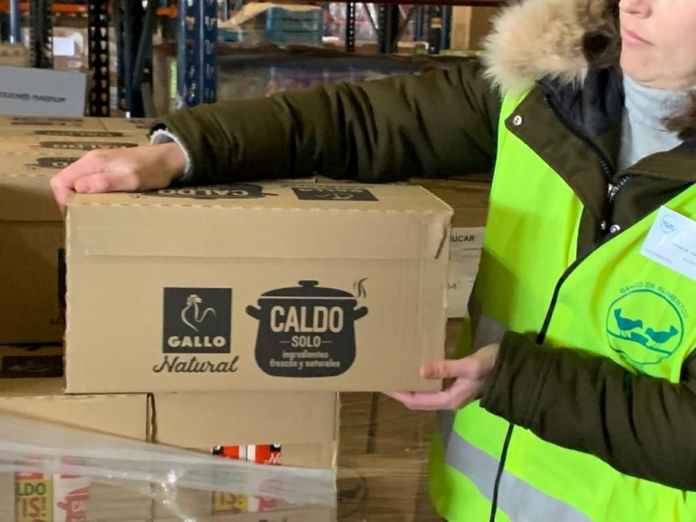 La Federación Española de Bancos de Alimentos y Grupo Gallo llevarán 40.000 platos de caldo natural a hogares vulnerables para combatir la ola de frío