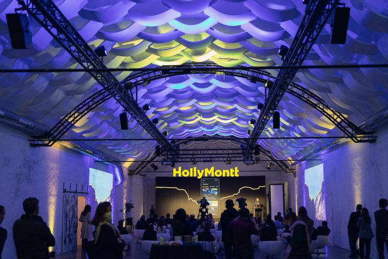 HollyMontt avanza en su ecosistema internacional de educación financiera