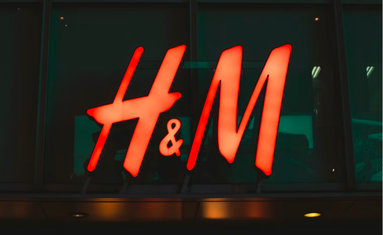 La chaqueta más ochentera de H&M en rebajas a un 70%