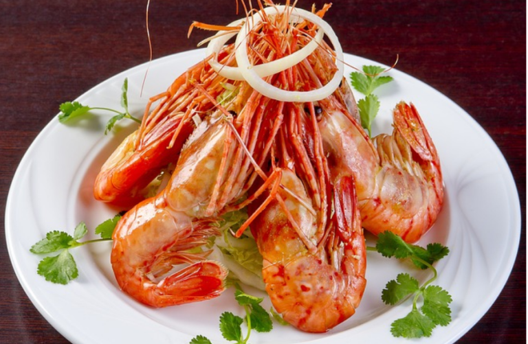 Descubre las irresistibles y fáciles creaciones de Karlos Arguiñano: sus 3 salsas perfectas para deleitar con langostinos esta Navidad