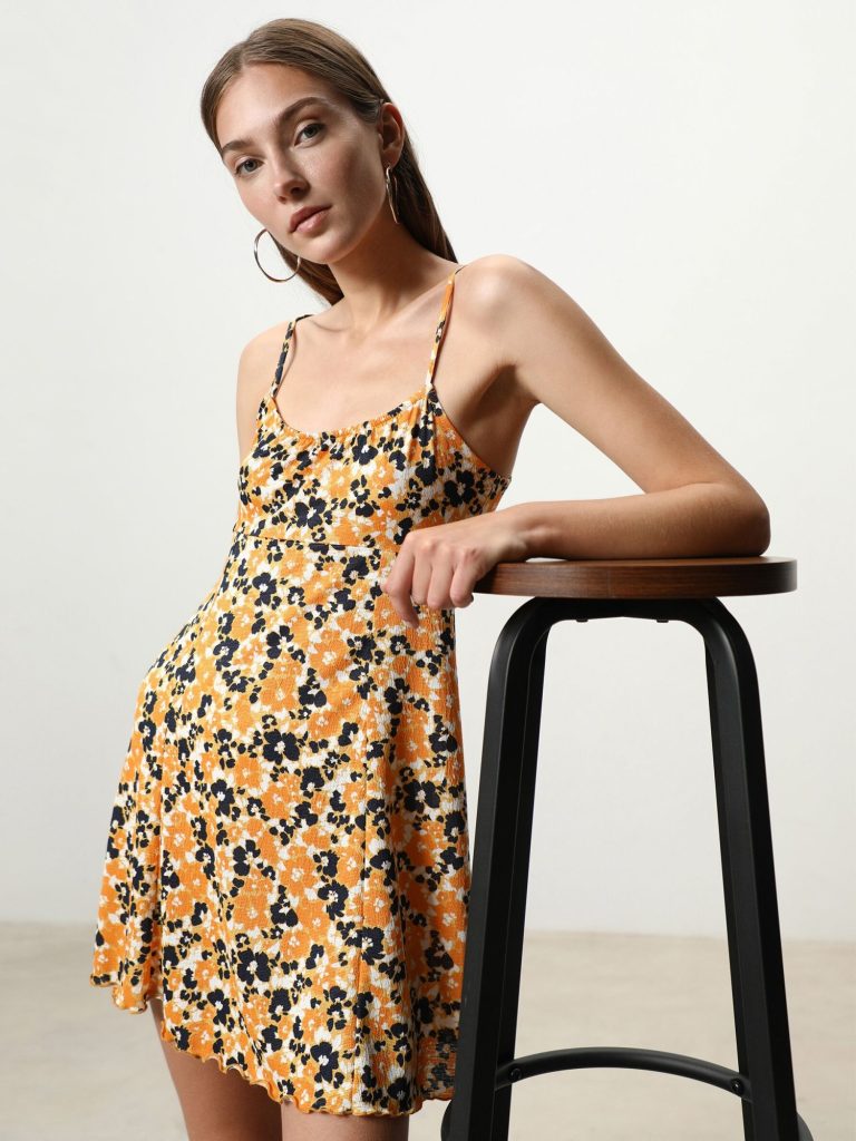 El vestido de Lefties a precio de mercadillo que causa sensación 71 Lefties - Vestido Corto De Tirantes