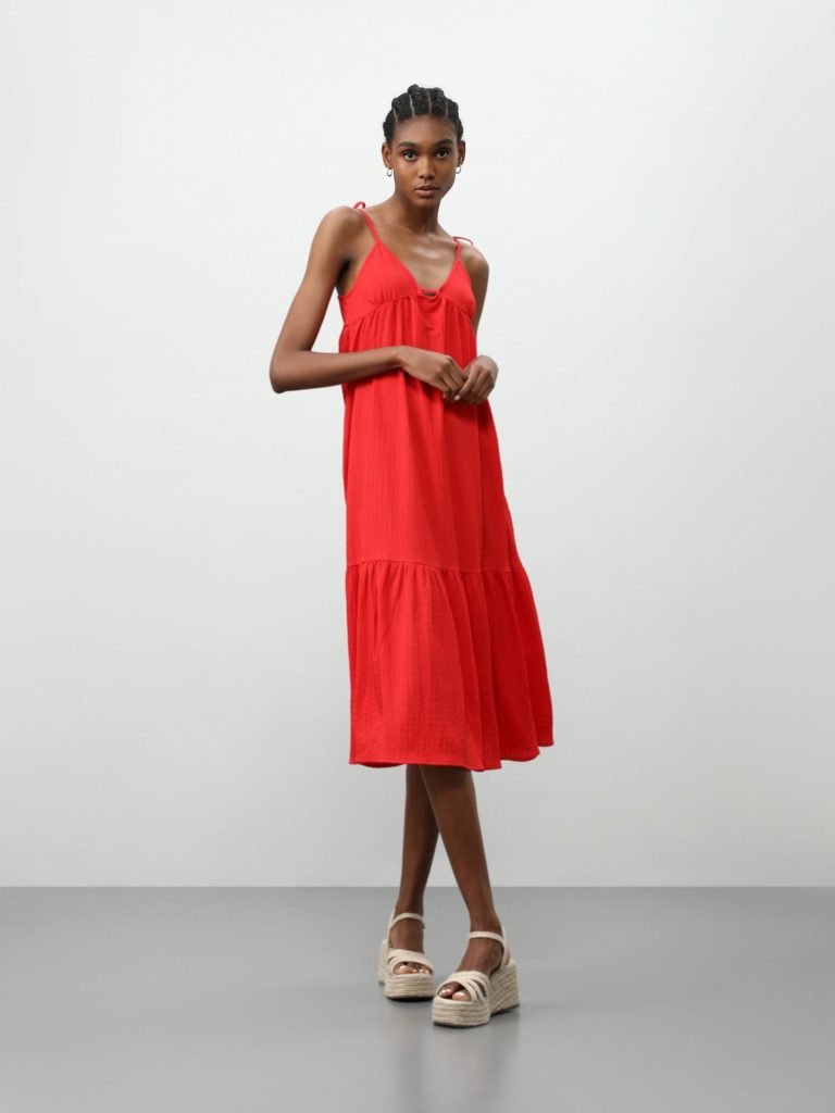 El vestido de Lefties a precio de mercadillo que causa sensación 72 Lefties - Vestido Midi De Tirantes