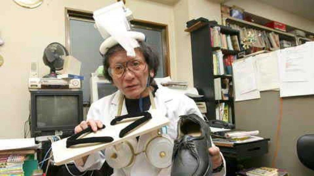 Dispensador de papel higiénico para la cabeza