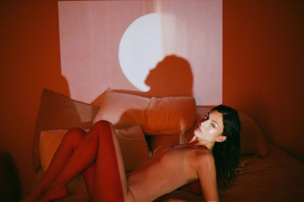 ¿Cómo estaba vestida Úrsula Corberó?