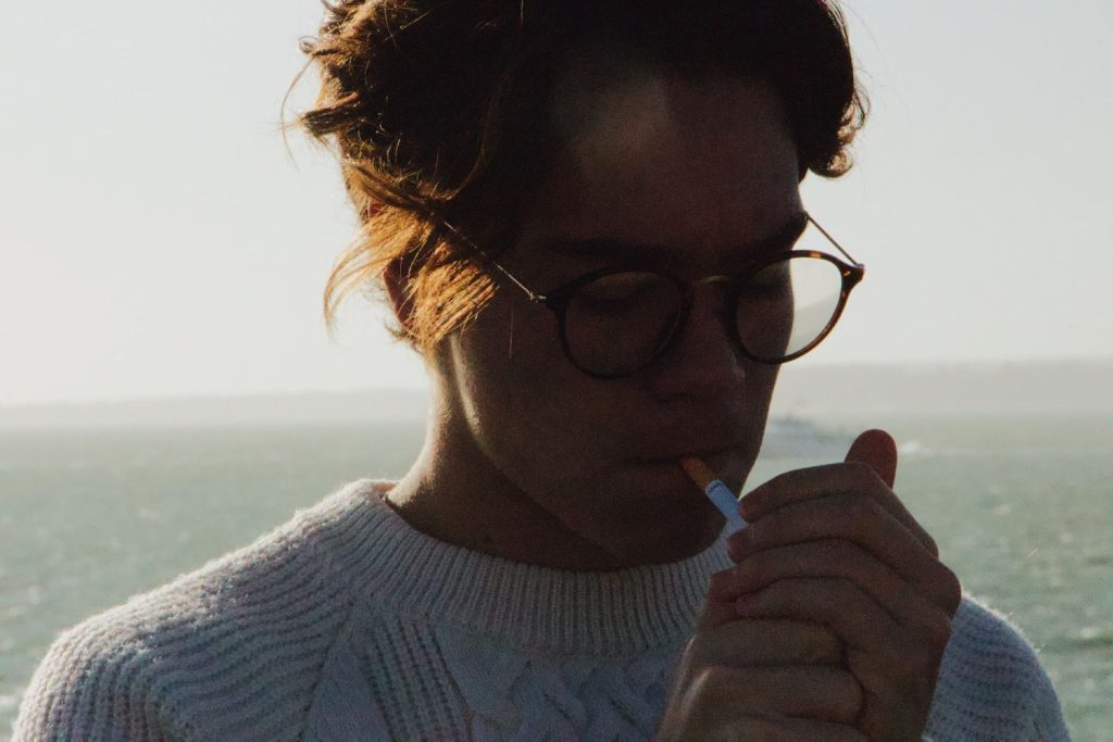 Lugares curiosos donde está prohibido fumar (incluido tu coche)