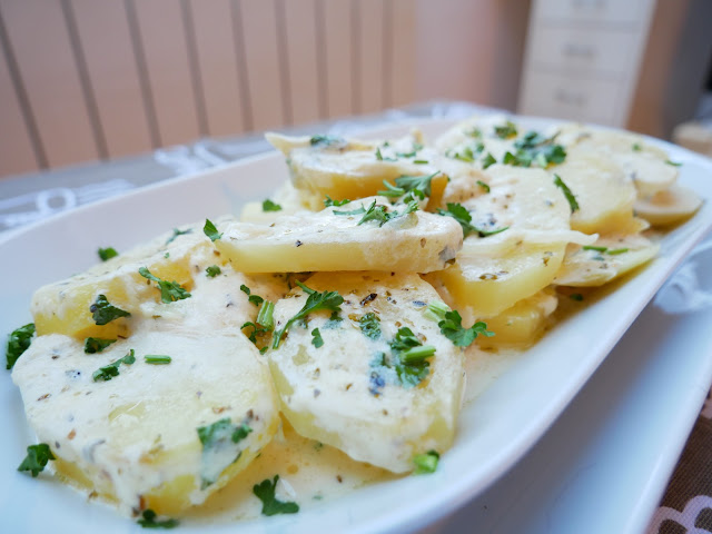 Patatas mayordomo: la receta que le da mil vueltas a las panaderas