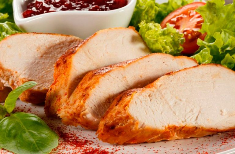 Pechuga de pavo jugosa: los trucos que evitan que se te quede seca al cocinarla