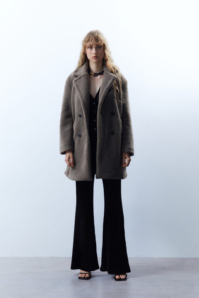 Los abrigos de Sfera tirados de precio para ir la última