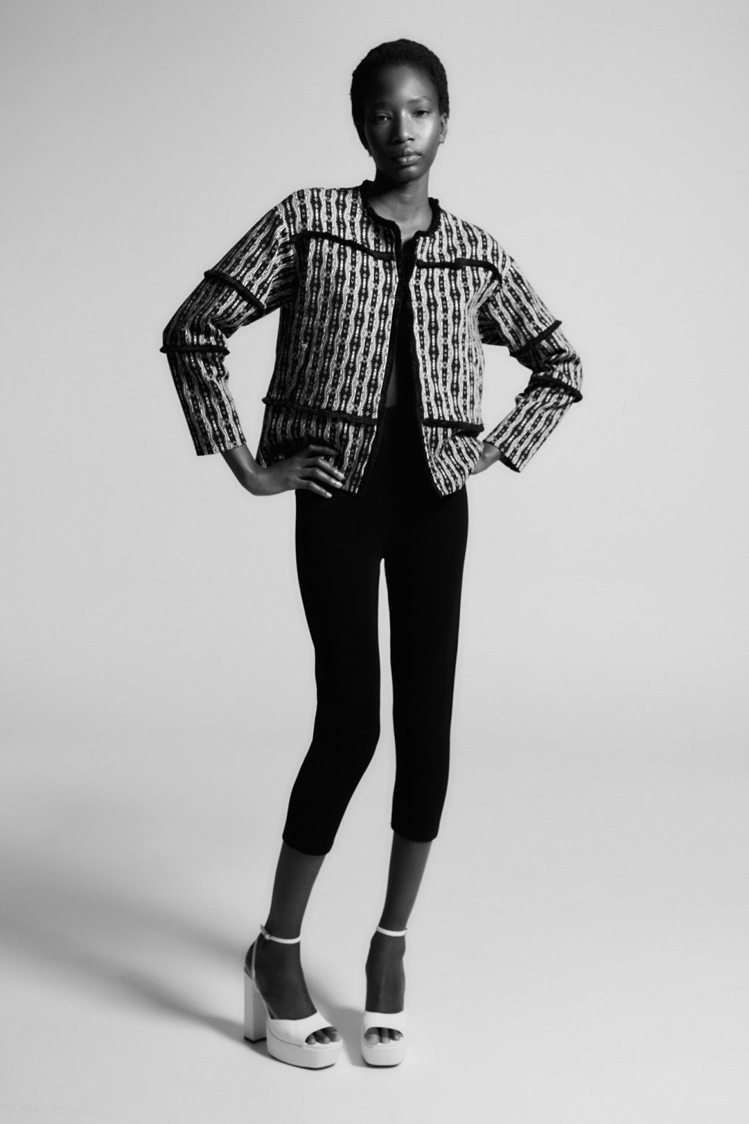 Sfera - Chaqueta Negra Étnica