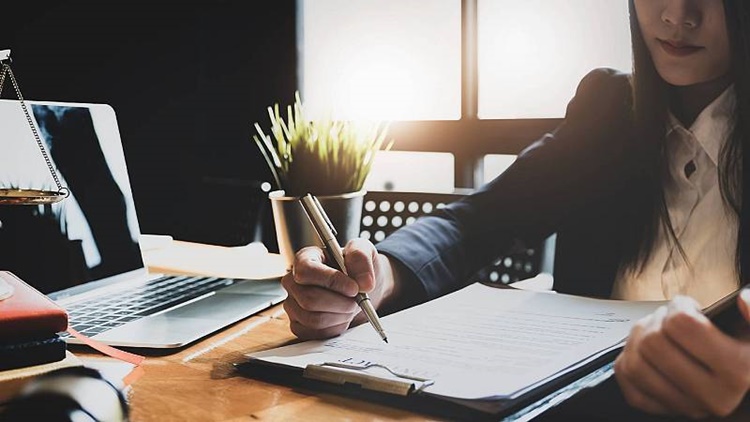 Brecha salarial mujeres España